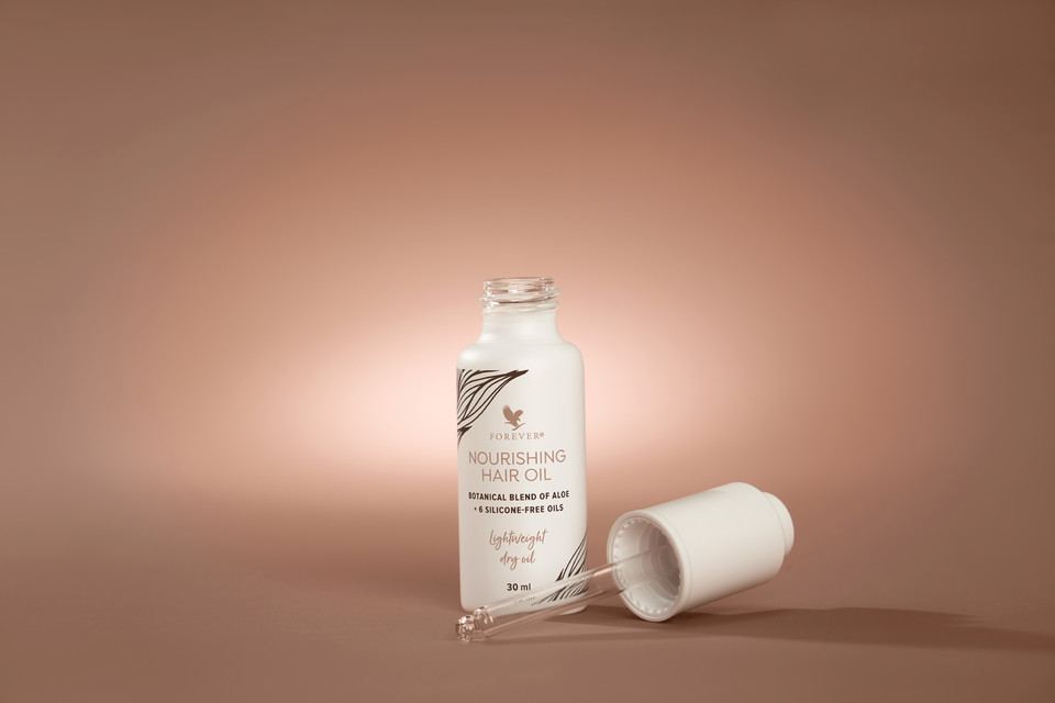 Nourishing-Hair-Oil_00642_e1_1400x933-2